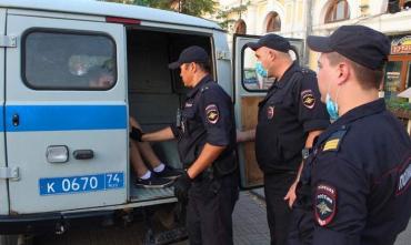 Фото Пьяный челябинец на Кировке избил девушку и бросился с кулаками на полицейского