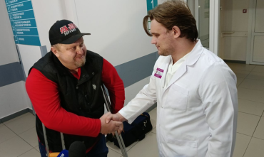 Фото Челябинские травматологи поставили на ноги пострадавшего в ДТП байкера