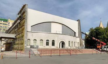 Фото В Челябинске обновленный снаружи киноцентр «Импульс» капитально отремонтируют изнутри