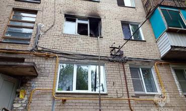 Фото В Челябинске из горящей квартиры спасли троих взрослых и ребенка