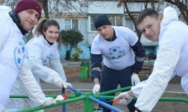 Фото Молодые металлурги ЧЦЗ преображают дворы Челябинска