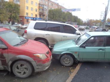 Фото На Цвиллинга ВАЗ сбил женщину с малышом и наехал на автомобили Toyota и Pontiac
