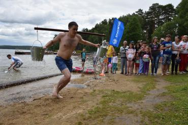 Фото Молодежь «Златмаша» отпраздновала «свой» день на озере Еловое