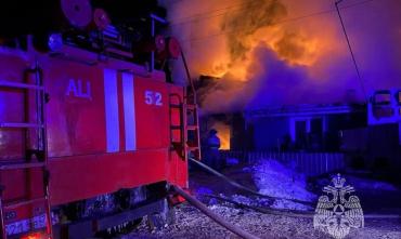 Фото В селе Миасское произошел страшный пожар в жилом доме на двух хозяев