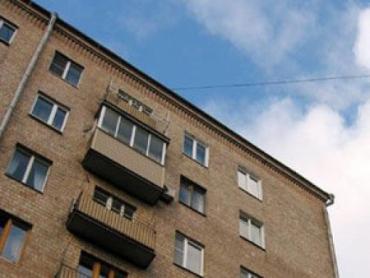 Фото В Трехгорном насмерть разбилась трехлетняя девочка, упавшая с балкона на девятом этаже