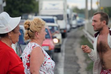 Фото Жители деревни Харлуши грозятся перекрыть проезд до Троицка, если им не построят дорогу, которая не знала ремонта 30 лет