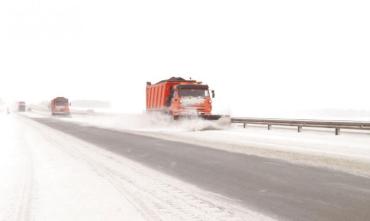 Фото На очистку дорог от снега в Челябинской области выведено 256 единиц техники, в Челябинске - 202