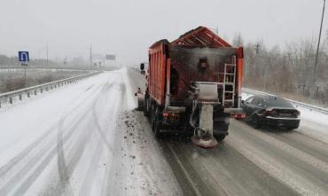 Фото На дороги Челябинской области выведут дополнительную снегоуборочную технику