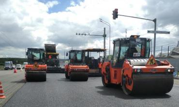 Фото В Челябинске на улице Куйбышева приступили к укладке асфальта