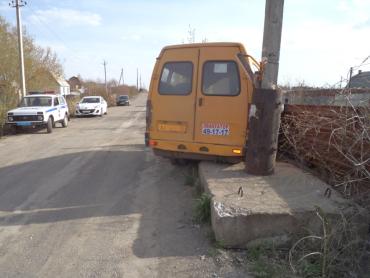 Фото В Магнитогорске маршрутка врезалась в электроопору: пострадала пассажирка