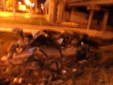 Фото В Челябинске опрокинулась иномарка: пассажир в коме