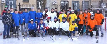 Фото Воспитанники Магнитогорских детских домов приняли участие в Турнире по хоккею в валенках