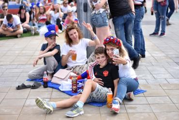 Фото В Челябинске инвалиды-колясочники начали проверку доступности учебных заведений