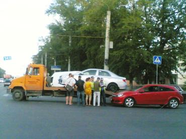 Фото В Челябинске грузовая «Газель» насмерть сбила сидящего на проезжей части мужчину