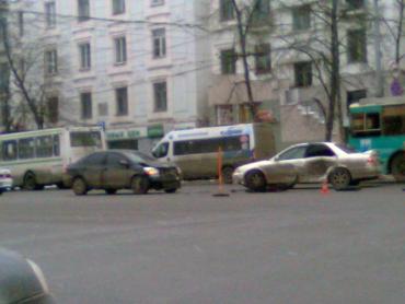 Фото Субботнее ДТП с пожаром в центре Челябинска