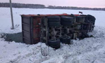 Фото  В Аргаяше пьяный водитель снес «КамАЗ»