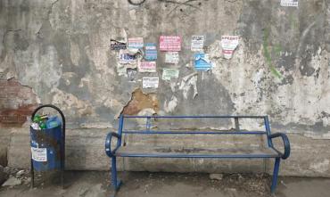 Фото Садись и отдыхай: в центре Челябинска есть по-настоящему неуютные места