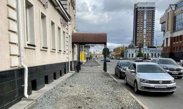 Фото Шамне объяснил причину непорядка на тротуарах улицы Труда в центре Челябинскя