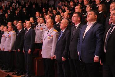 Фото «Бесправный» водитель из Златоуста лишил трех малышей матери ФОТО