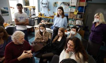 Фото Театр Наций даёт уроки «Золотому петушку» Озёрска 