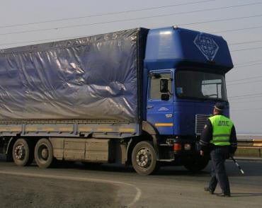 Фото На трассе М5 в Челябинской области из-за лобового столкновения фур ограничено движение