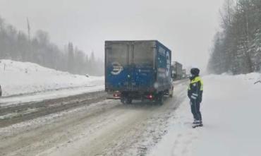 Фото В Челябинской области ограничили движение на М-5 до утра второго марта