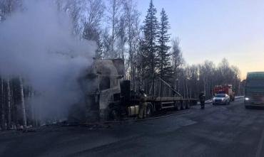 Фото На трассе М-5 в Челябинской области воспламенился грузовик