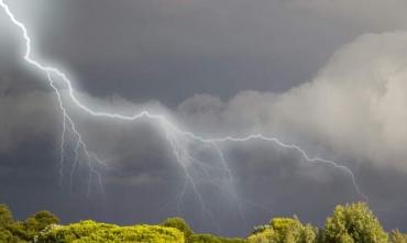 Фото Штормовое предупреждение для южноуральцев – дожди, грозы, град, усиление ветра