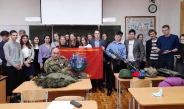 Фото Представитель «Боевого братства» побывал в гостях у челябинских старшеклассников