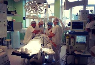 Фото Челябинские нейрохирурги провели уникальную операцию на шейном отделе позвоночника