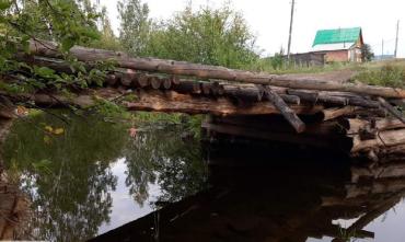 Фото «Гражданский патруль»: аварийный мост через реку Куштумга стал причиной ее загрязнения