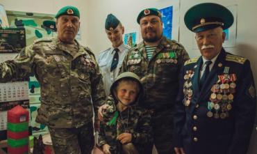 Фото Самые маленькие воспитанники челябинского садика стали счастливыми обладателями зеленых беретов