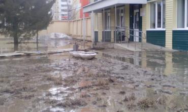 Фото В челябинском поселке Чурилово топит участок рядом с поликлиникой