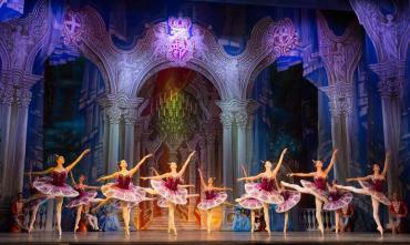 Фото Челябинский театр оперы и балета финансово поддержал беженцев Донбасса