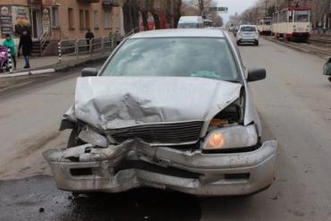 Фото При столкновении двух авто в Челябинске пострадала девочка