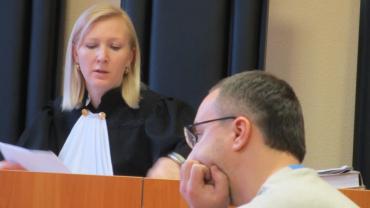 Фото Директору 31-го лицея Попову в суде зачитано обвинение: заседание перенесено