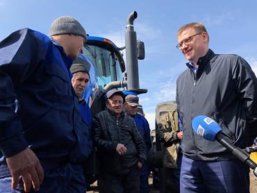 Фото Алексей Текслер вчера познакомился с Пластовским районом, а сегодня - с Троицким