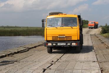 Фото Понтонный мост через Кызыл-Чилик военные оставили в Челябинской области еще на месяц. ФОТО