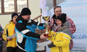 Фото Организованный ЧЦЗ первый областной фестиваль зимней рыбалки выиграла девушка