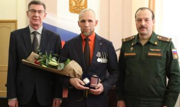 Фото Курчатовский гордится: челябинец Константин Кошкин награжден орденом «За доблесть» 