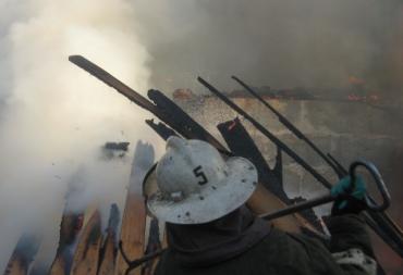 Фото В уйском поселке в огне погибли трое: среди погибших пятилетняя девочка