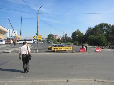 Фото В Челябинске в пылу дорожной революции опять забыли о тротуаре