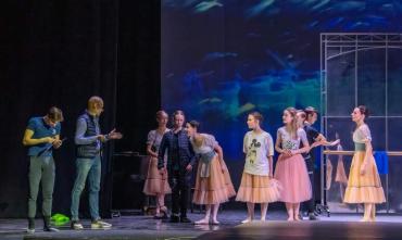 Фото Челябинский театр оперы и балета отметил веселым капустником сразу два праздника 