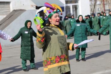 Фото В ИК-5 Челябинска состоялся премьерный спектакль «Адам женится на Еве»