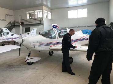 Фото Аэродром в Калачево перестал работать -приставы арестовали самолеты и технику авиакомпании «ЧелАвиа»