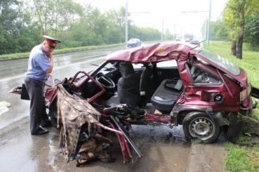 Фото В Челябинске автомобилист погиб после наезда на дерево ФОТО