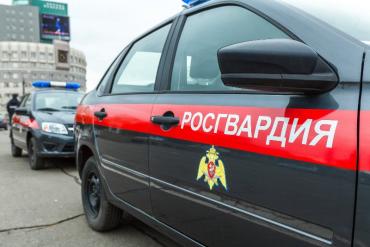 Фото Челябинский росгвардеец, участвуя в лыжной гонке, "вычислил" двух наркокурьеров