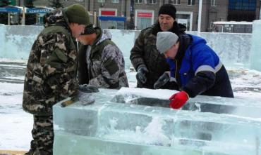 Фото Ледовому городку на площади Революции в Челябинске быть