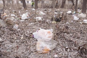 Фото Большую часть Металлургического района очистили от мусора работники ЧМК