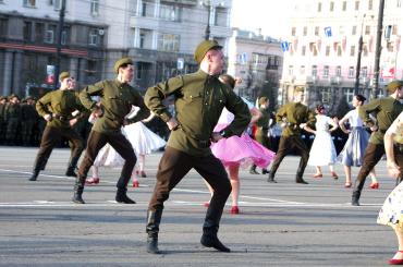 Фото Актёры Челябинской драмы посвящают Дню Победы самые душевные песни